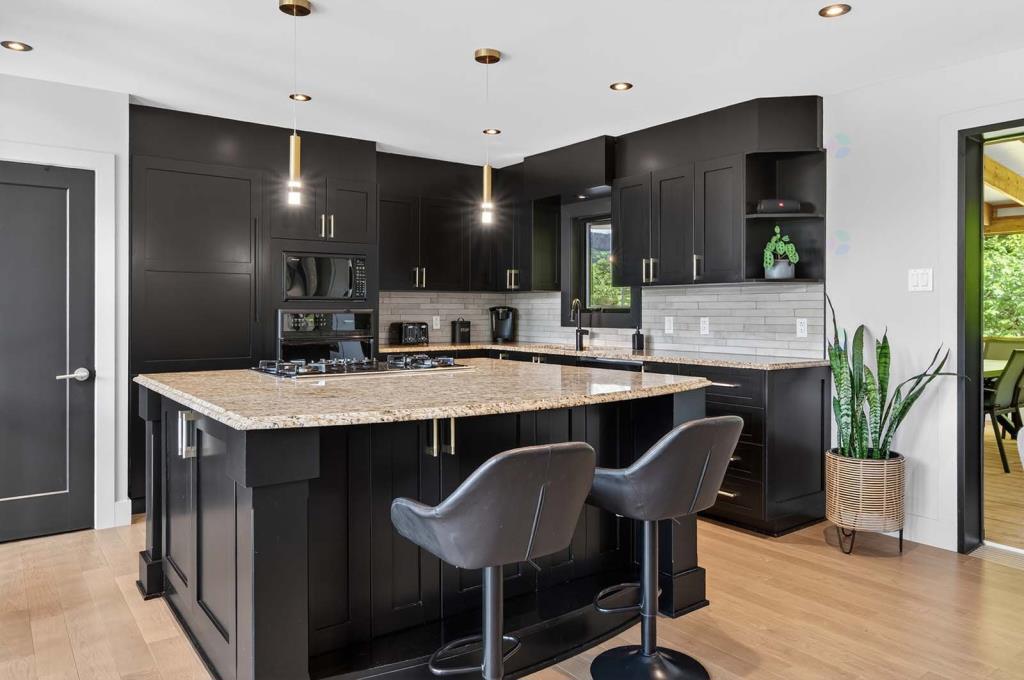Kitchen at 460, Chemin du Mont-la-Tuque
